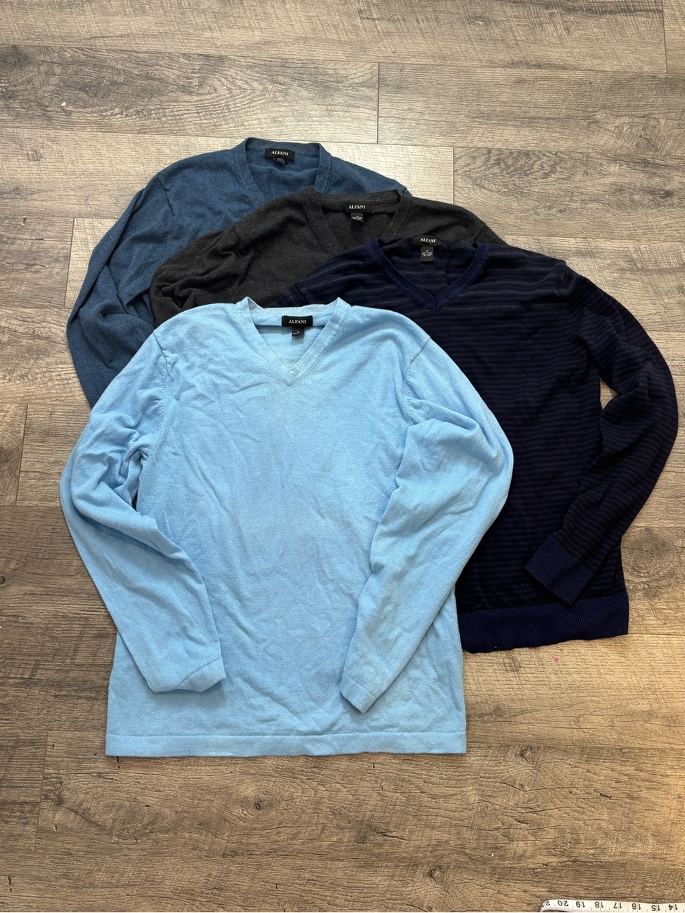 Alfani Men’s 100 Cotton Knit V-Neck Pullover Sweater Long Sleeve M set of 4